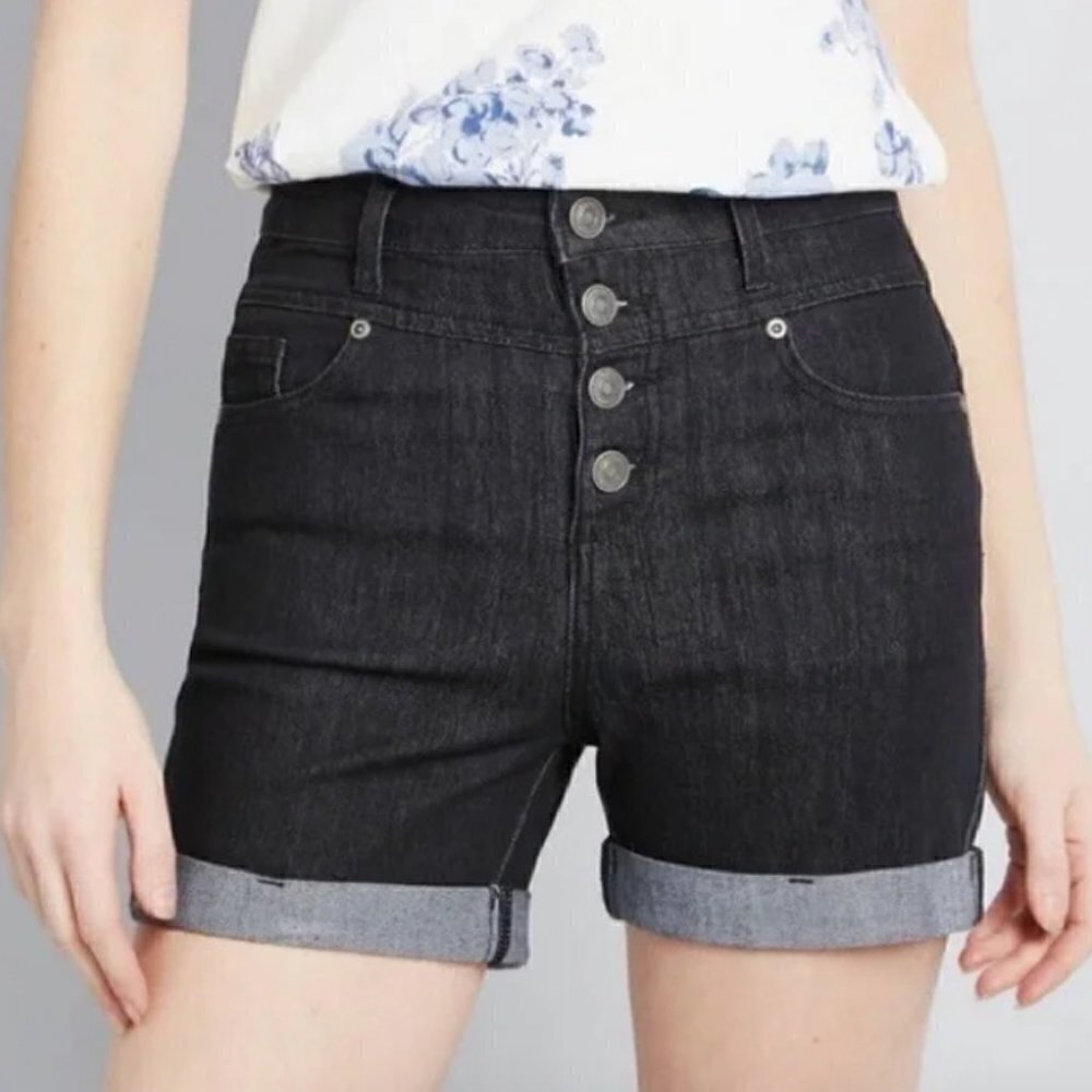 Modcloth Black Karaoke Seamstress Button Fly Denim Shorts 6‎